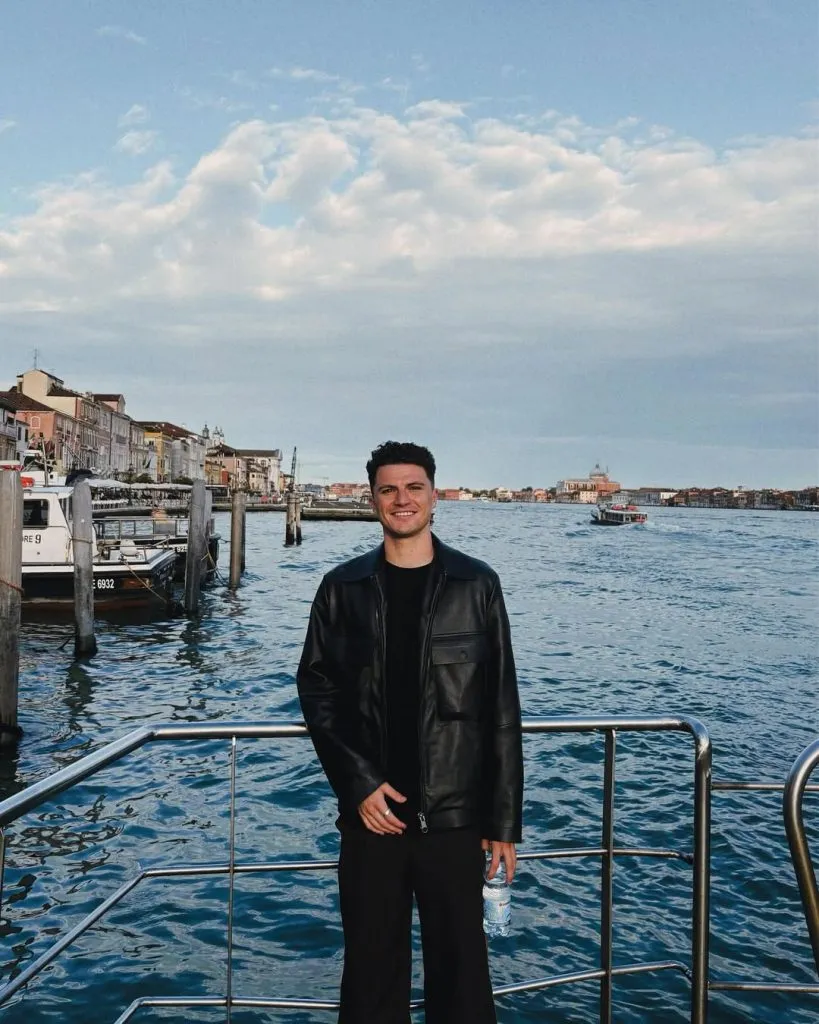 Gino Vivi aterrizó en Europa (Instagram).