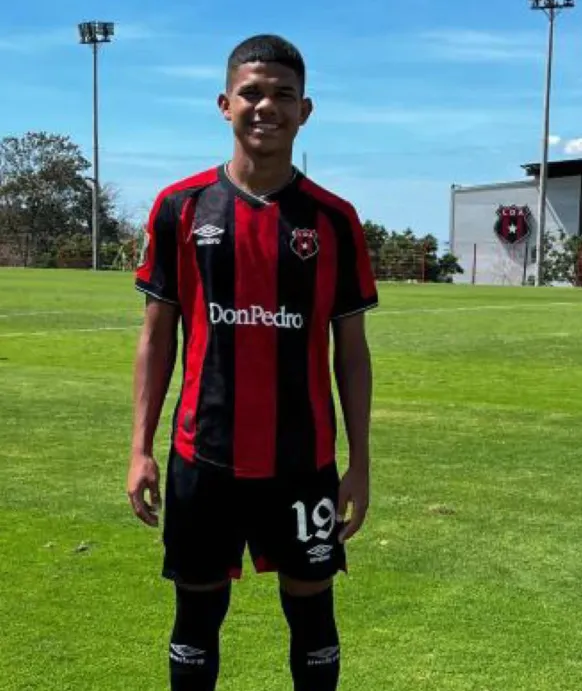 Raheem Cuello, extremo panameño de 18 años (Instagram).