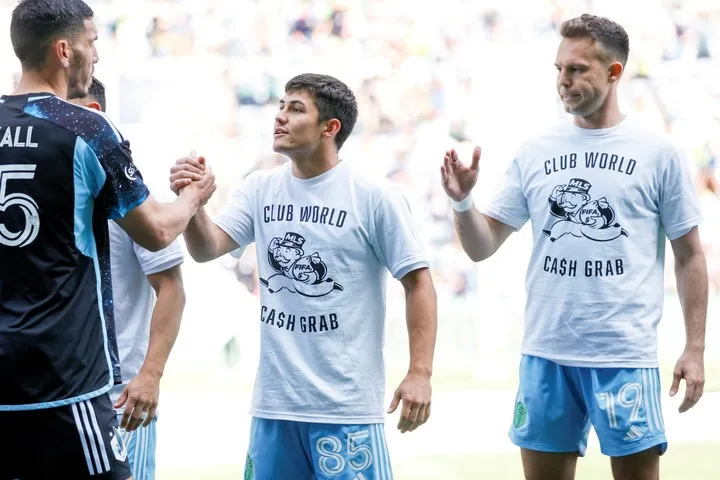 La camiseta que utilizó Seattle para reclamar una repartición igualitaria.