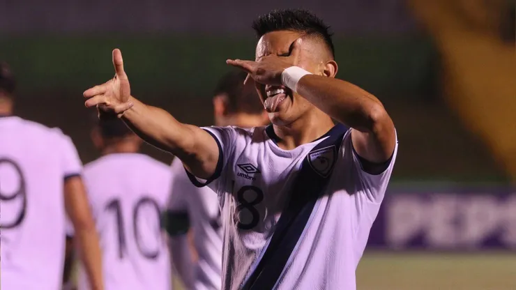 Oscar Santis sorprende al responder a las críticas recibidas tras su triplete en el triunfo de Guatemala