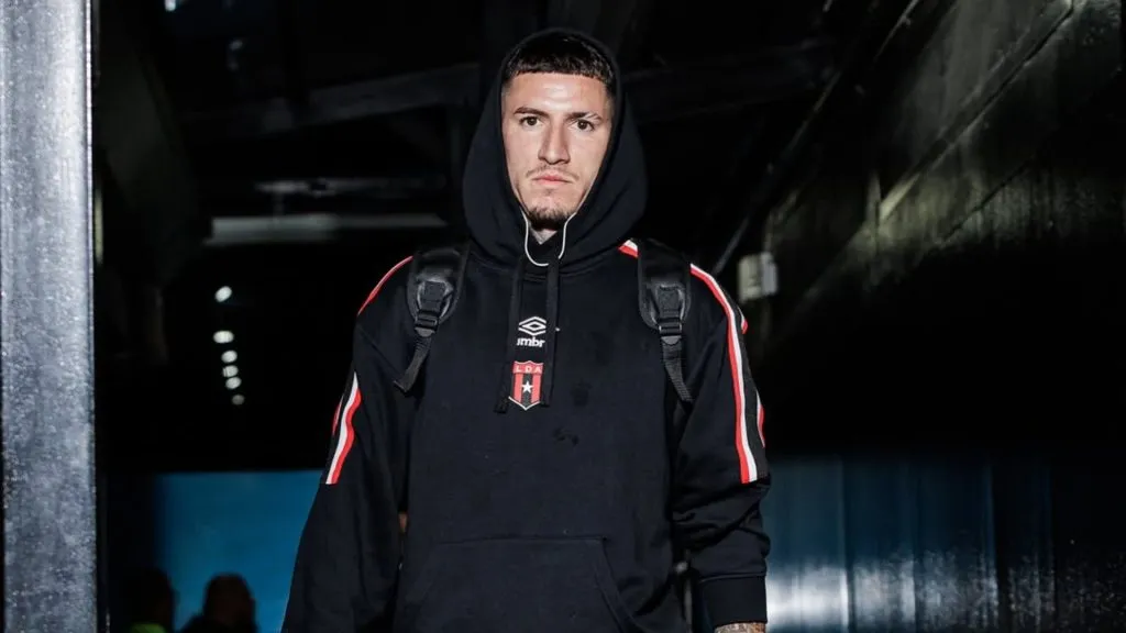 Canhoto le responde a Machillo Ramírez.