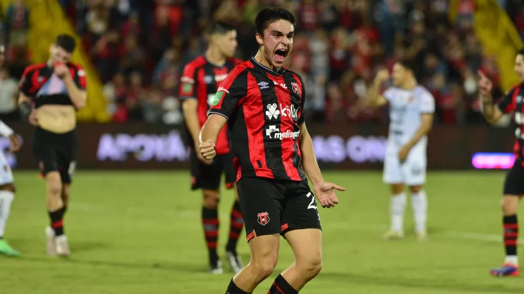 Santiago Van der Putten es uno de los formados en Saprissa que pasó a Alajuelense.