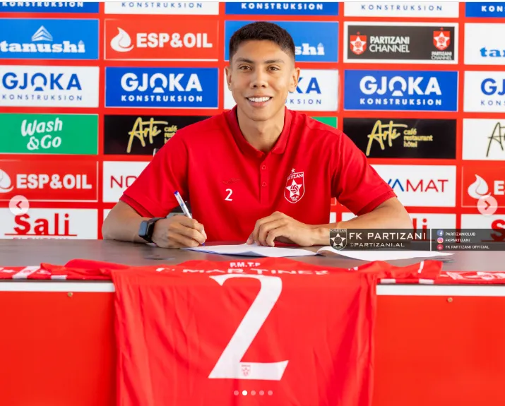 Martínez ya firmó su contrato y usará el 2. (Foto: FK Partizani)