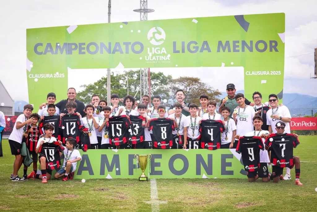 Los cachorros de Alajuelense se preparan para hacer historia (LDA).