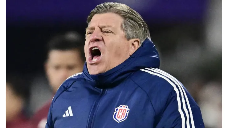 Llegó a más de 45 mil reproducciones en dos horas: el Piojo Herrera queda expuesto ante los ojos del mundo por el debut de Costa Rica en la Copa Oro