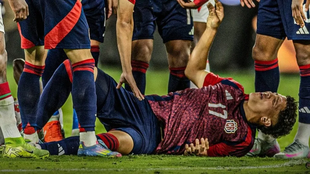 Warren Madrigal sufrió una grave lesión ante Surinam.