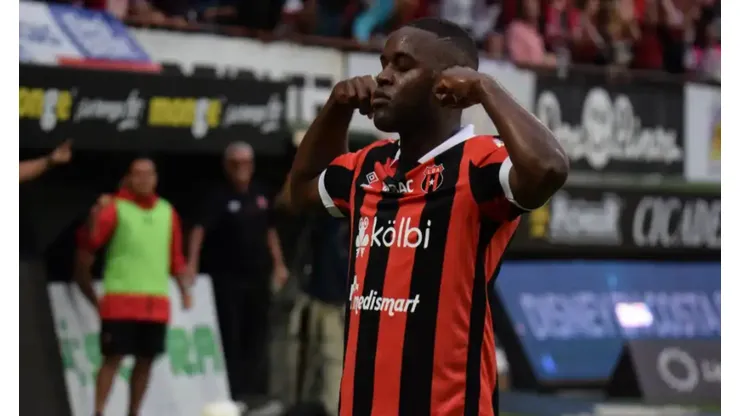 Se olvida de Alajuelense: Joel Campbell enfurece a los manudos con una decisión que disfruta Saprissa