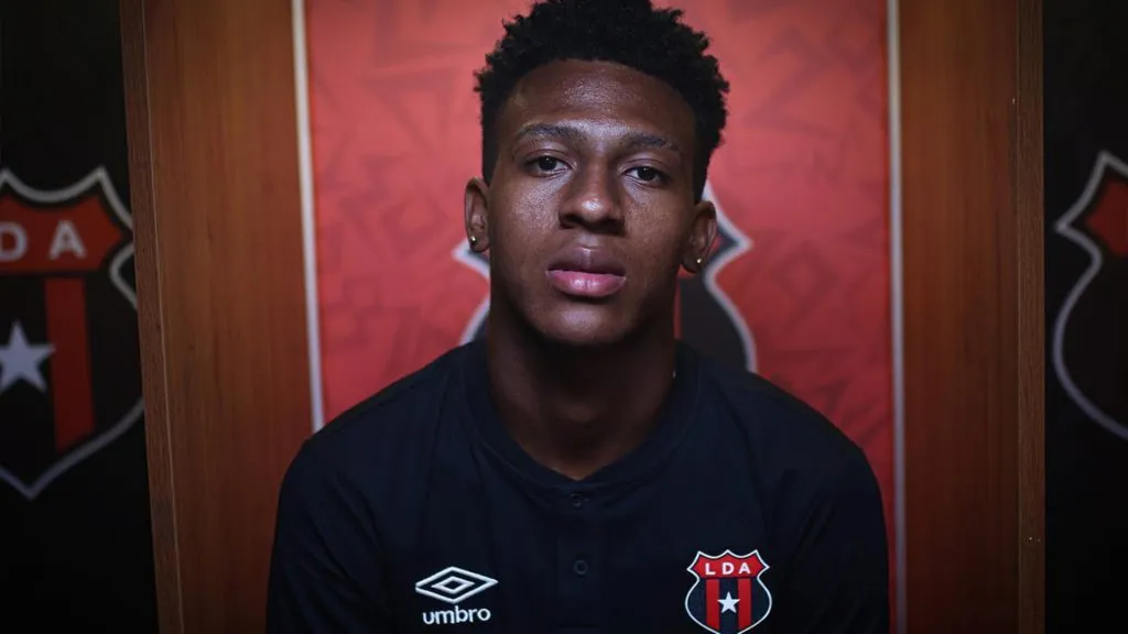 Josimar Alcócer se fue de Alajuelense al Westerlo de Bélgica.