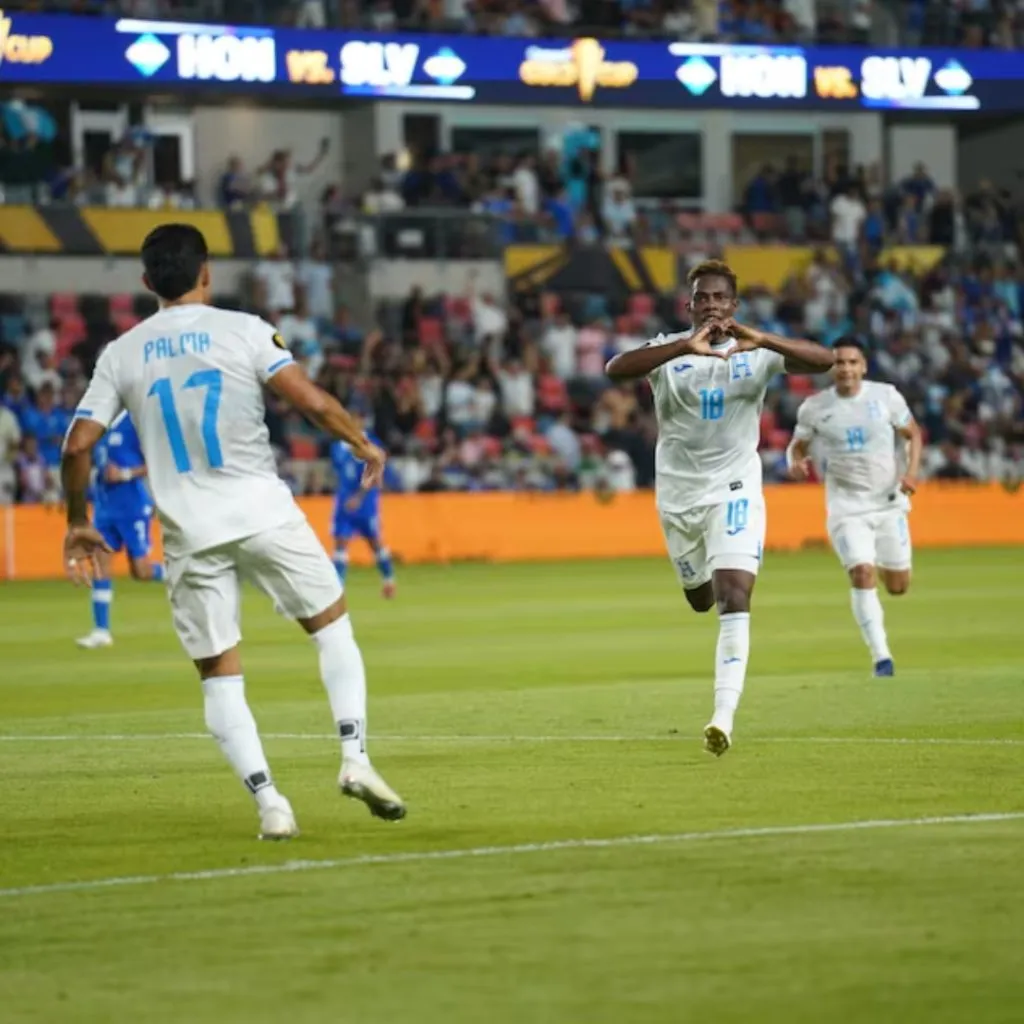 Honduras venció a El Salvador y es favorito para avanzar.