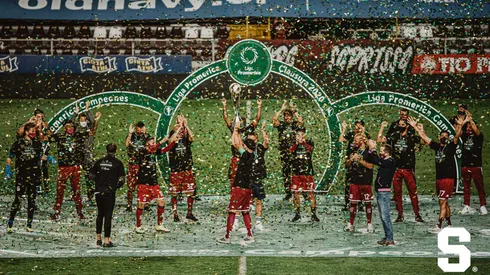 Jugó en Saprissa, llegó a Guatemala como refuerzo de lujo y lo echaron por problemas con el alcohol: "Somos un club serio".