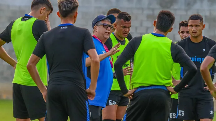 Golpe a El Salvador: Concacaf confirma la noticia que puede costarle la eliminación al Bolillo Gómez en la Copa Oro.