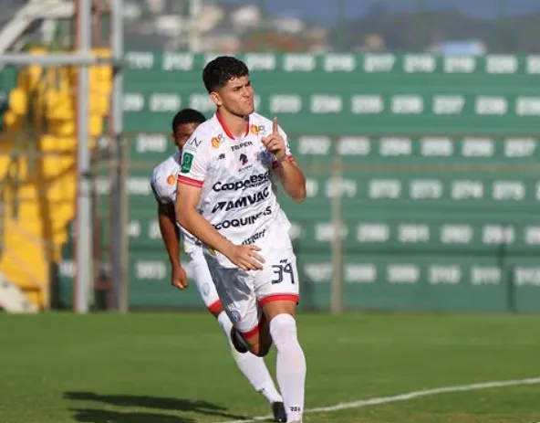 Cruz jugó para San Carlos en el Torneo Clausura 2025 (AD San Carlos).