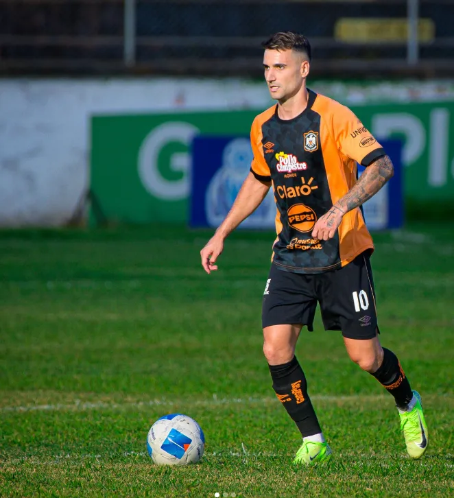 Gregori Díaz con Águila. (Instagram de Gregori Díaz).