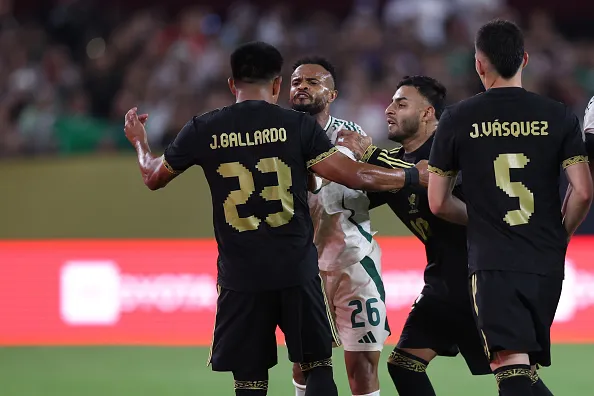 Jesús Gallardo vio su segunda amonestación y no podrá jugar las semifinales de Copa Oro. (Getty Images)