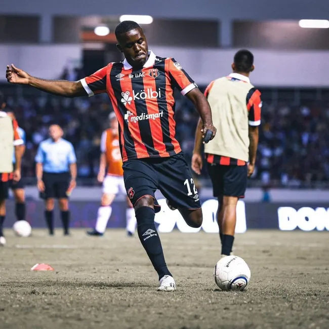 Campbell no quiere irse de Alajuelense (LDA).