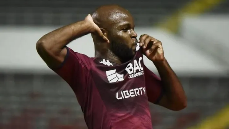 Javon East a Saprissa: el jamaiquino se muestra cerca