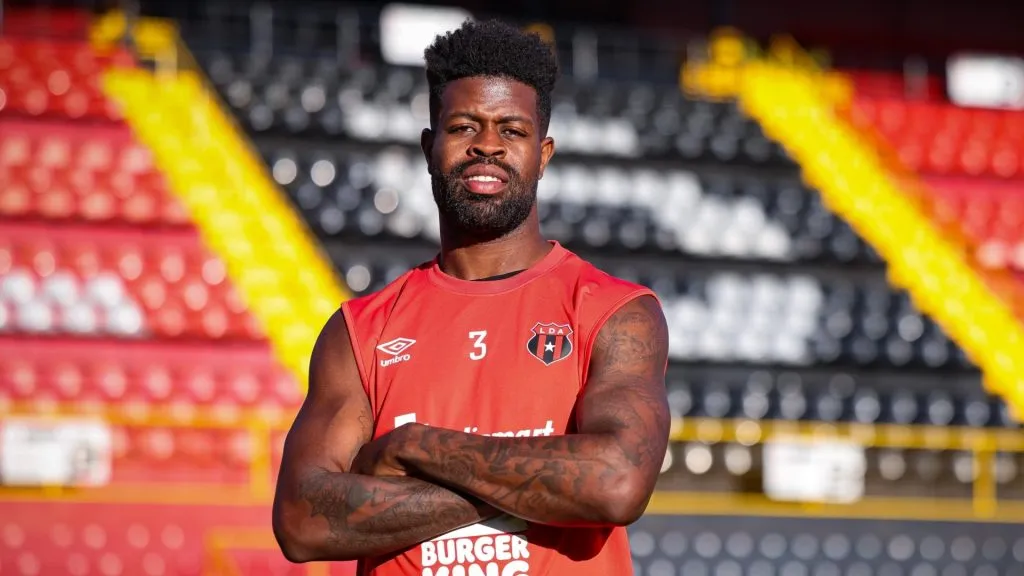 Manjrekar James reemplazará a Santiago Van Der Putten.