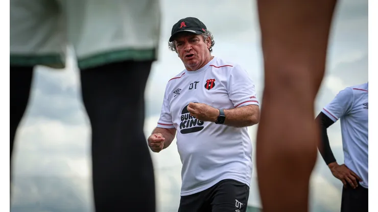 Cambio de planes: Machillo Ramírez retiene a una codiciada figura de Alajuelense que estaba a punto de irse