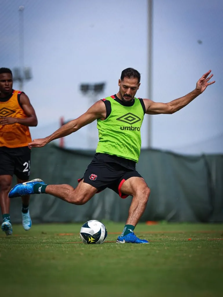 Celso Borges ya se entrena junto a sus compañeros (LDA).