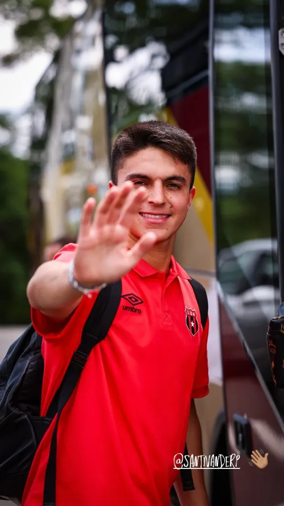 Alajuelense ya viaja rumbo a México (LDA).