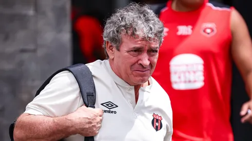 La extraña decisión de Alajuelense.