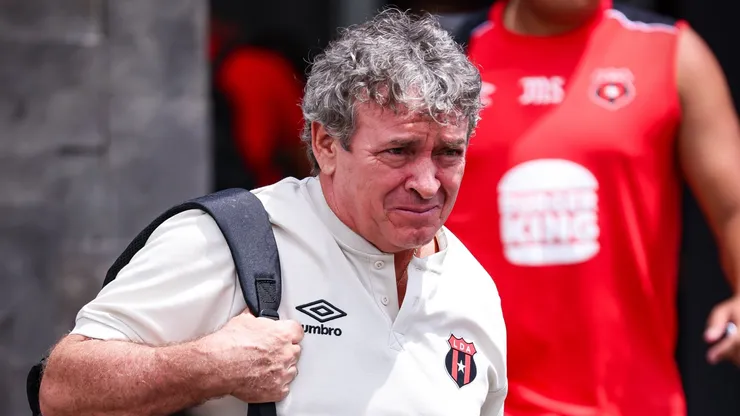 La extraña decisión de Alajuelense.