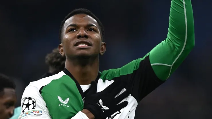 Lo confirman en Europa: Jeyland Mitchell recibió la notificación que no quería escuchar en Feyenoord