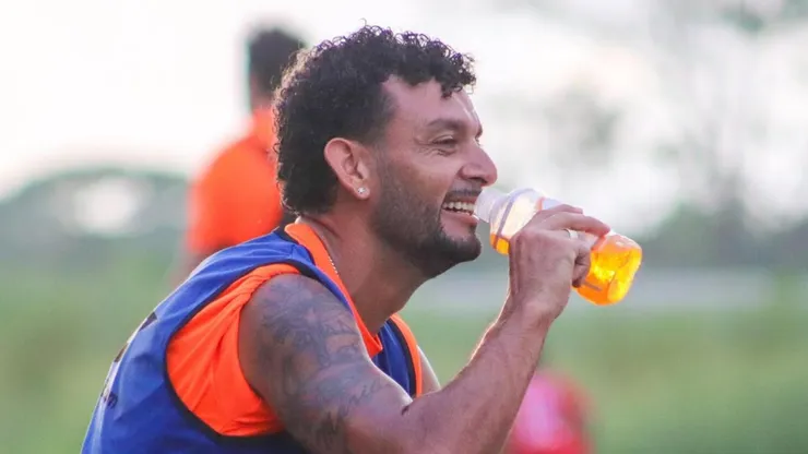Michael Barrantes se mostró con su nuevo club.