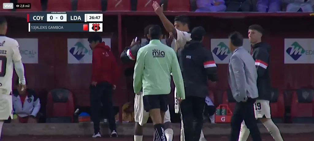 El polémico gesto de Alexis Gamboa (Facebook).