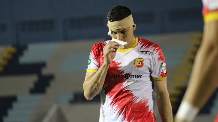 Herediano y Victoria protagonizaron brutal pelea en Honduras.
