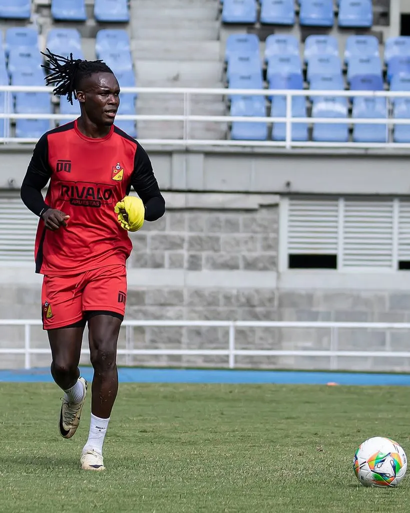 Rubilio Castillo sigue entrenando con Deportivo Pereira pese a no ser tomado en cuenta por su DT.(Foto: Deportivo Pereira Instagram)
