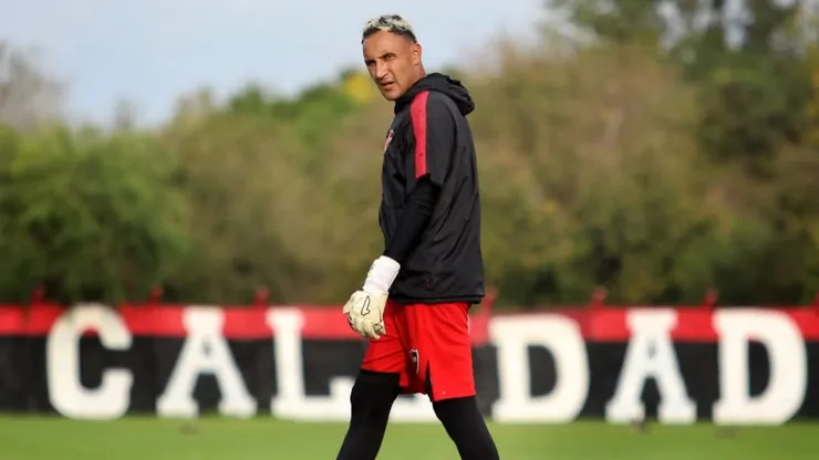 Keylor Navas tiene dos opciones además de su venta.