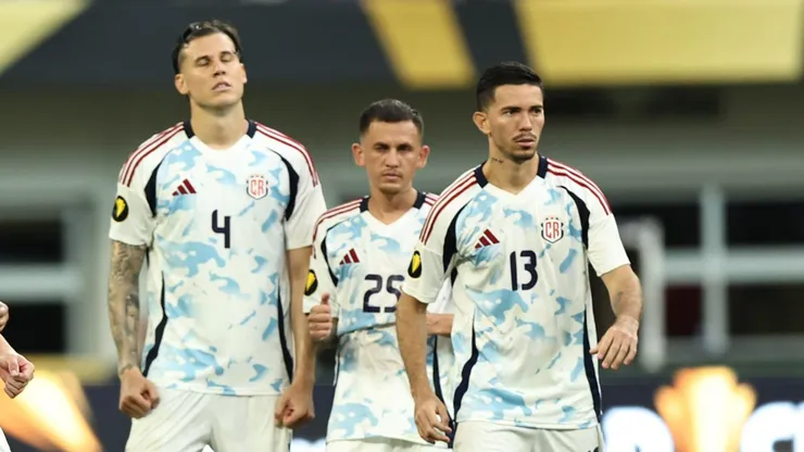 Costa Rica contra las cuerdas.