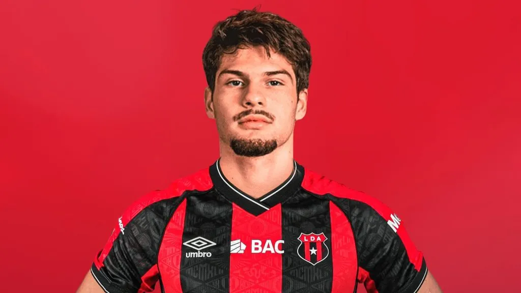 Elián Quesada se acerca a Alajuelense. (Foto: Kevin Jiménez)
