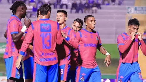 "Despedida": Municipal evalúa aplicar un severo castigo para dos figuras a días del inicio del Apertura 2025