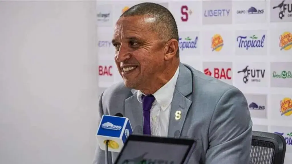 Erick Lonnis habló de un referente de Saprissa.