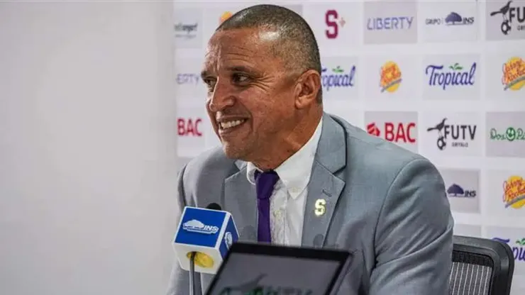 Erick Lonnis habló de un referente de Saprissa.