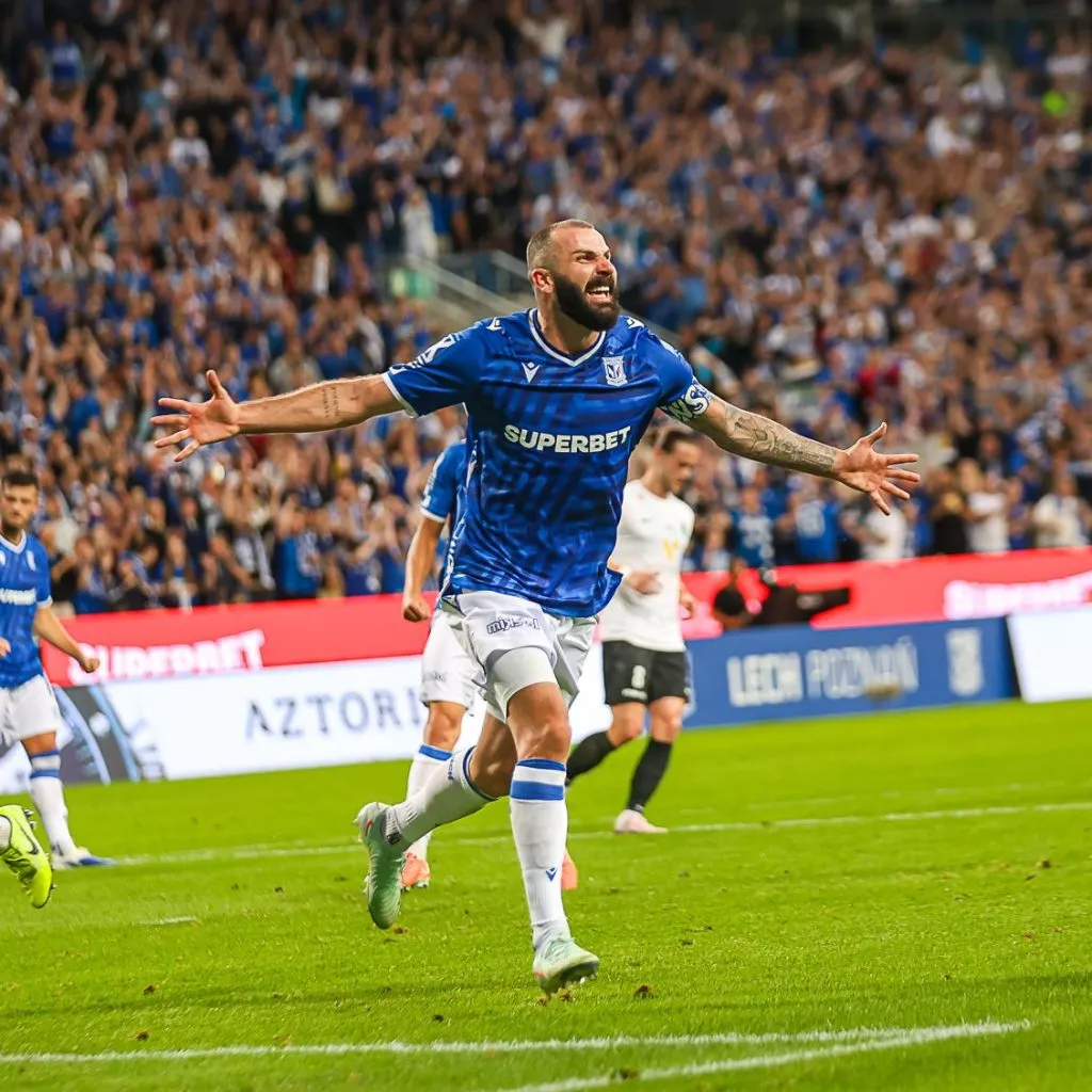 Mikael Ishak marcó un hattrick en la victoria del Lech Poznan en la Champions League.