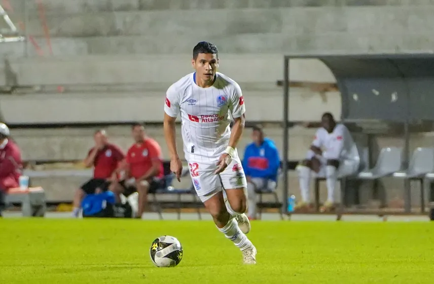 Carlos Pineda está muy cerca de ser legionario y abandonaría a Olimpia.