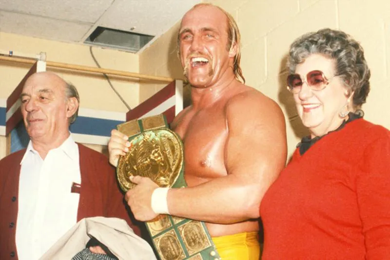 Hulk Hogan junto a sus padres Peter y Ruth.