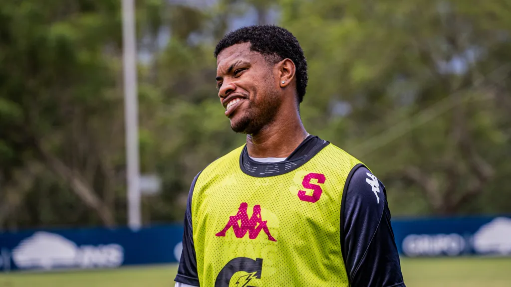 Newton Williams en la práctica de Saprissa.