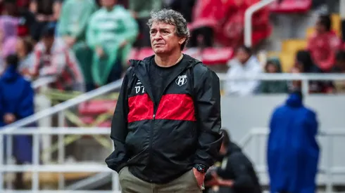Machillo Ramírez continúa con su limpieza.