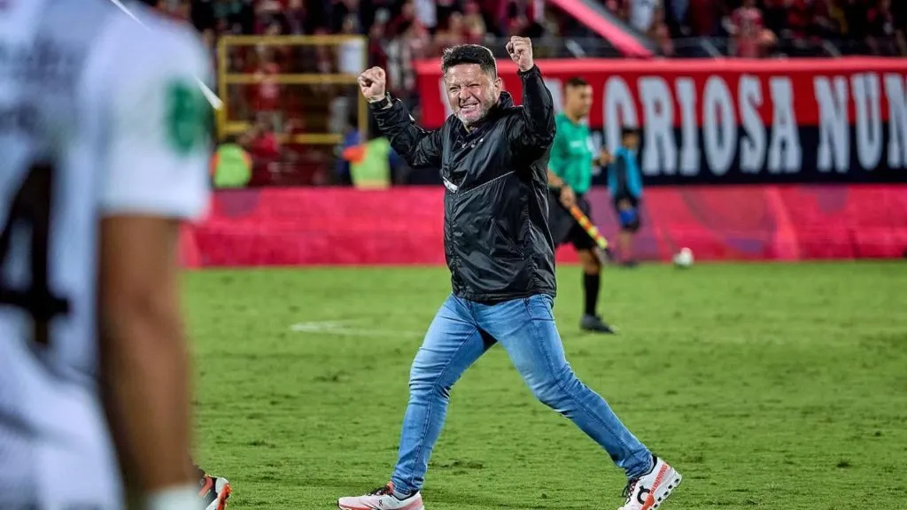 Jafet Soto recibe una gran noticia.