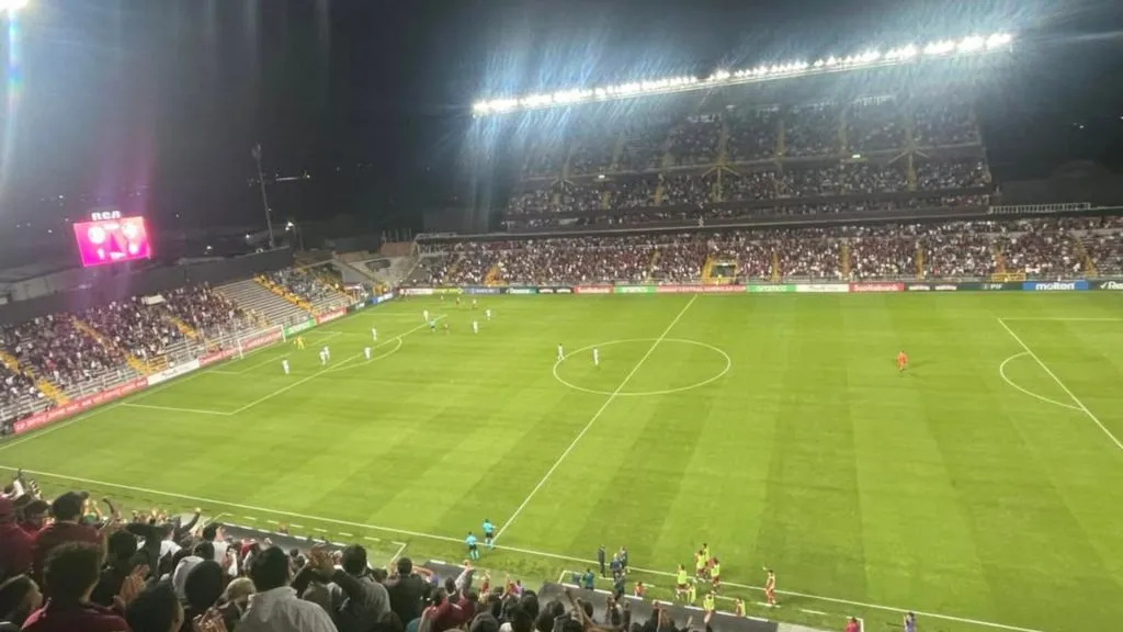 La gran cantidad de gente que llevó Saprissa.
