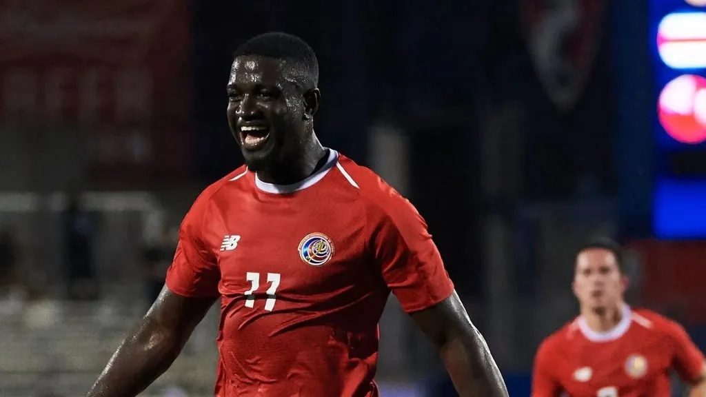Mayron George no jugará en Saprissa por un tema económico.