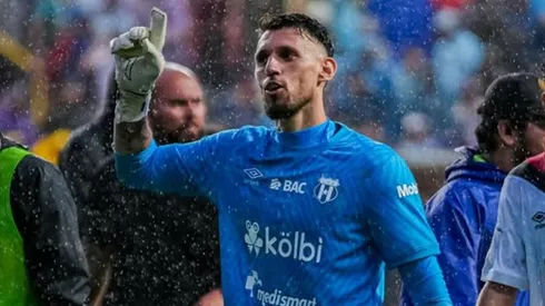 El portero uruguayo recibió una distinción.