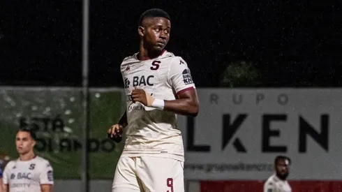 Saprissa lanza un anuncio sobre su delantero.