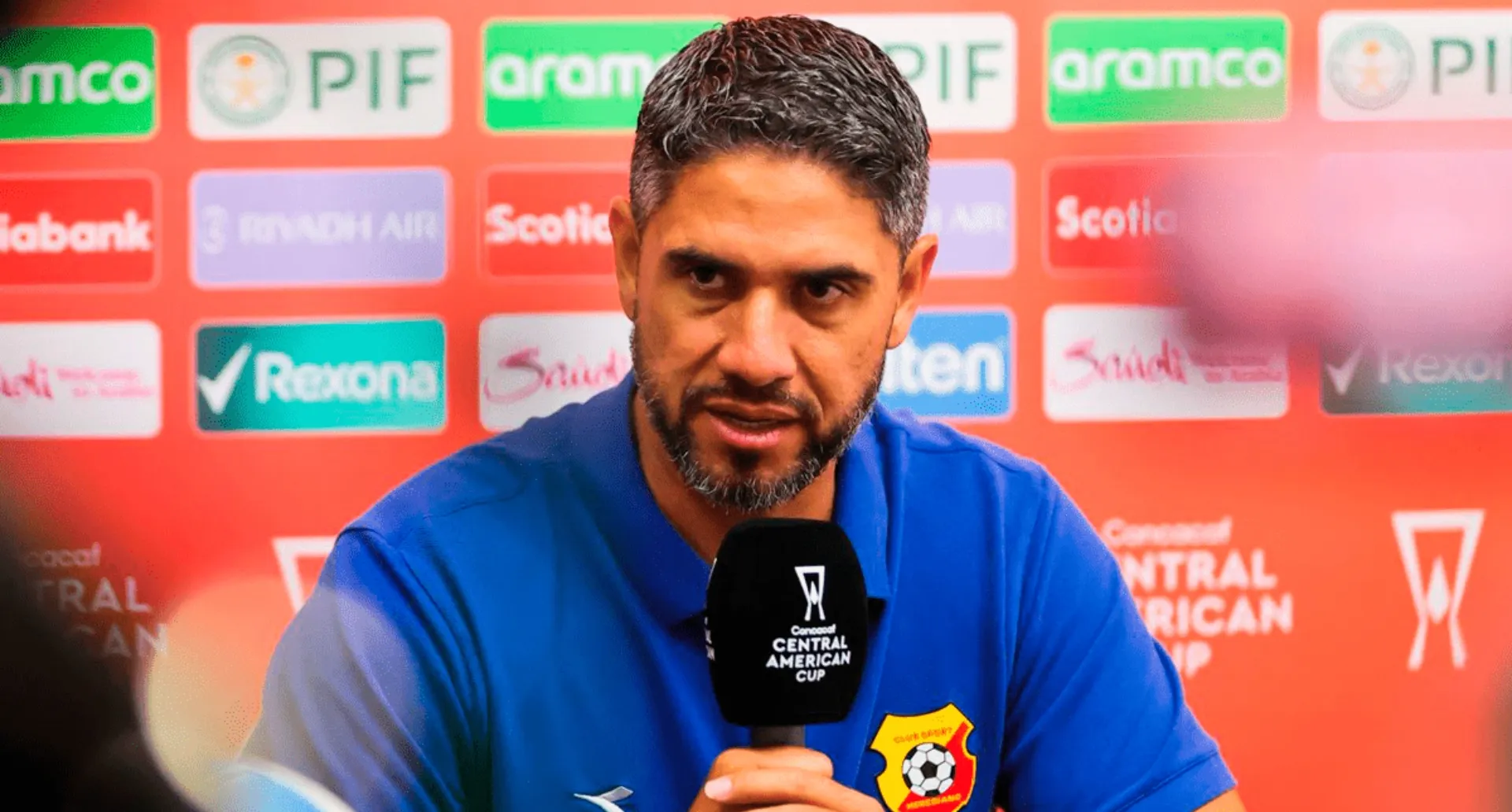 Pablo Salazar dirigió apenas cuatro partidos a Herediano pero Jafet Soto le echa la culpa. (Herediano)