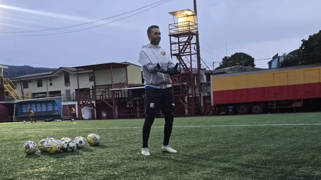 Adrián De Lemos quiere volver a jugar en Herediano.