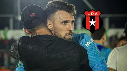 Washington Ortega toma por sorpresa a Alajuelense.